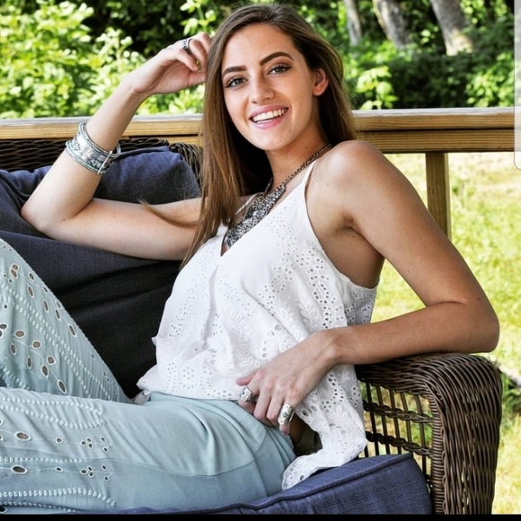 SOLD OUT Entro Eyelet V neck camisole tank - Picture 3 of 8